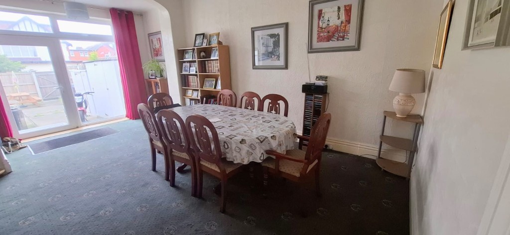 Lot: 32 - FORMER GUEST HOUSE WITH POTENTIAL - Further Dining room